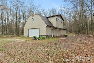 8428 E 98th St, Howard City, MI 49329