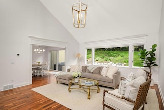5713 Duncan Ln, Edina, MN 55436