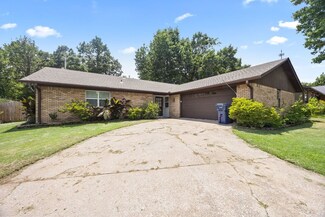 2218 W Tulsa St, Siloam Springs, AR 72761