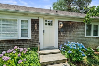 4 Thach Ln, Hyannis, MA 02601