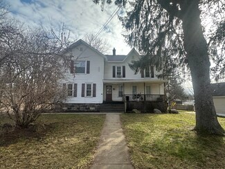 607 S Main St, Olivet, MI 49076