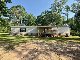 135 Willow St, Hemphill, TX 75948
