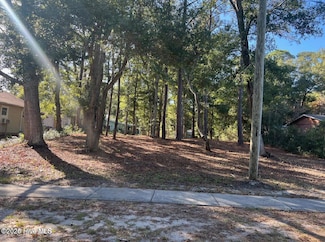 29 N Caswell Ave, Southport, NC 28461