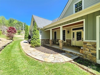 521 Hobson Rd, Bakersville, NC 28705