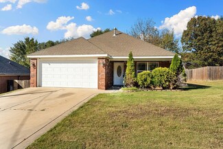 2190 Presley Ln, Springdale, AR 72764
