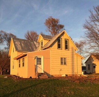 1620 Fieldstone Ave, Earlham, IA 50072