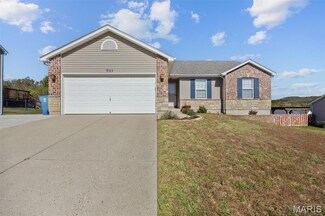 905 Winston Ct, Hillsboro, MO 63050