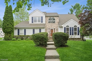 4 Galloway Ct, West Orange, NJ 07052