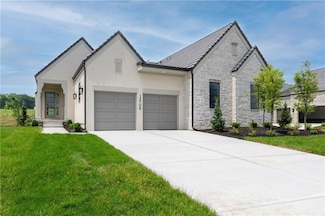 13708 Pembroke Cir, Leawood, KS 66224