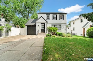 49 Walnut St, Teaneck, NJ 07666