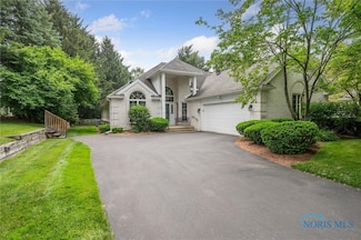 7445 Country Commons Ln Unit 7445, Sylvania, OH 43560