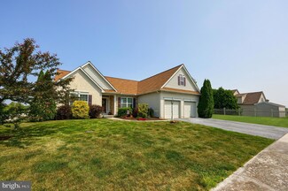 2501 Siegrist Rd, Ronks, PA 17572