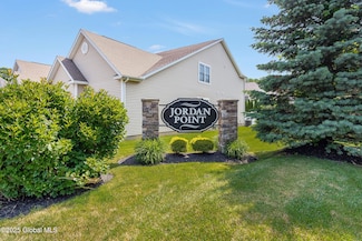 11 Jordan Point Dr, Troy, NY 12180
