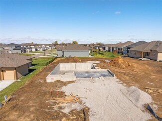 9341 Carbondale St, Lenexa, KS 66227