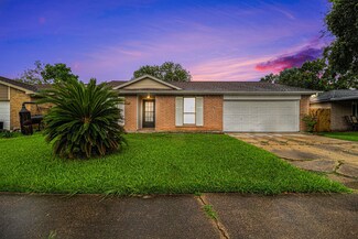 4910 Crestway Dr, La Porte, TX 77571