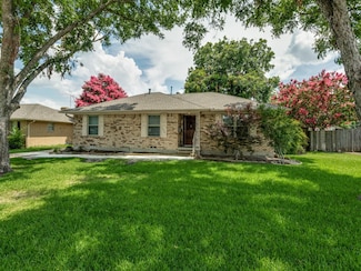 1310 Kingsbridge Dr, Garland, TX 75040
