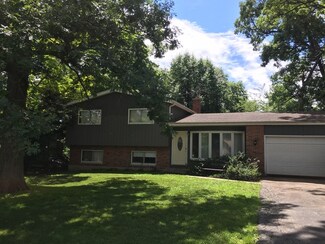 225 Deutsch Rd, Burlington, IL 60109
