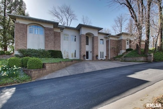 5422 Homan Falls Dr, Quincy, IL 62305