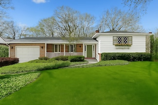 524 Forest Hill Rd, Lake Forest, IL 60045