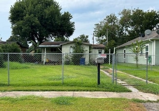429 17th Ave N, Texas City, TX 77590