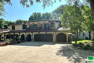 438 12th Avenue Cir NE, Sioux Center, IA 51250