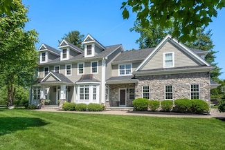 27 Covered Bridge Ln, Wayland, MA 01778