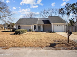 2443 Saddleridge Dr, Midway Park, NC 28544