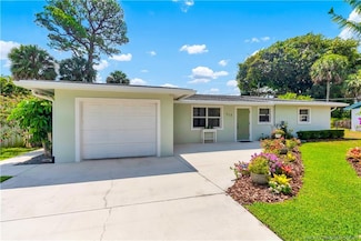 715 SE Alamanda Way, Stuart, FL 34996
