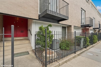 5641 S Harper Ave, Chicago, IL 60637