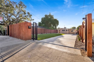 10725 Nassau Ave, Sunland, CA 91040