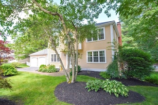 17 Lamplighter Dr, Shrewsbury, MA 01545