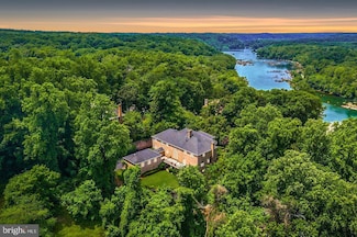 609 Rivercrest Dr, McLean, VA 22101