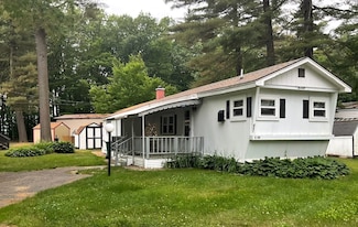 48 Robbins St, Hinsdale, NH 03451