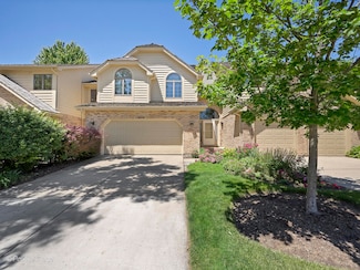 8514 Thistlewood Ct, Darien, IL 60561