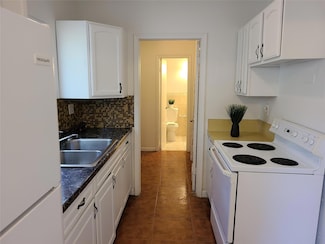 201 SE 10th St, Hallandale Beach, FL 33009