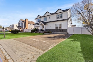 166 17th St, West Babylon, NY 11704