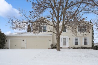6902 Rockingham Dr SW, Cedar Rapids, IA 52404