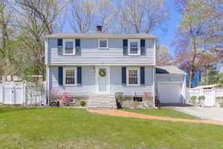 587 Greendale Ave, Needham, MA 02492