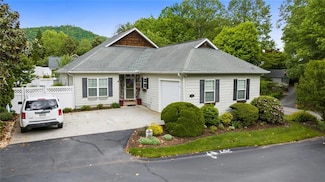 419 Long View Cir, Hiawassee, GA 30546