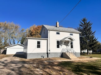 210 W Hall St, Leland, IL 60531