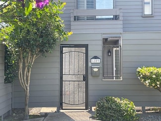 6809 Mill Springs Ct, Stockton, CA 95219