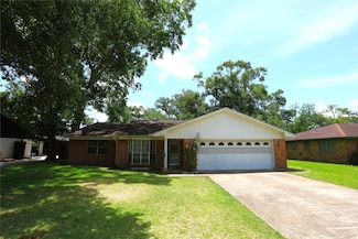 232 Wayne Dr, Clute, TX 77531