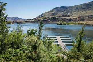 4920 Hurst Landing Rd, Rock Island, WA 98850