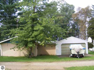 459 Jean Dr, Crystal, MI 48818