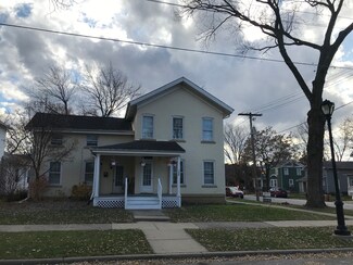 384 Spruce St, Aurora, IL 60506