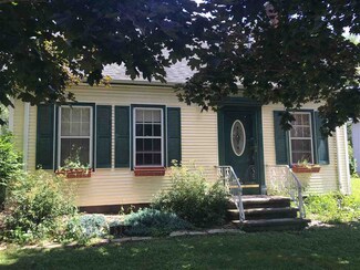 513 N Main St, Fall River, WI 53932