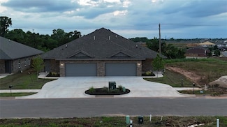2805 Josie Cir, Midwest City, OK 73130