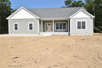 3 Mystic Dr, Warwick, RI 02889