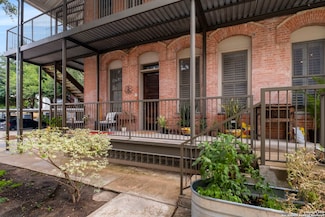 831 S Flores St Unit 1104, San Antonio, TX 78204