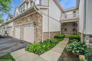 414 W Shadow Creek Cir, Vernon Hills, IL 60061